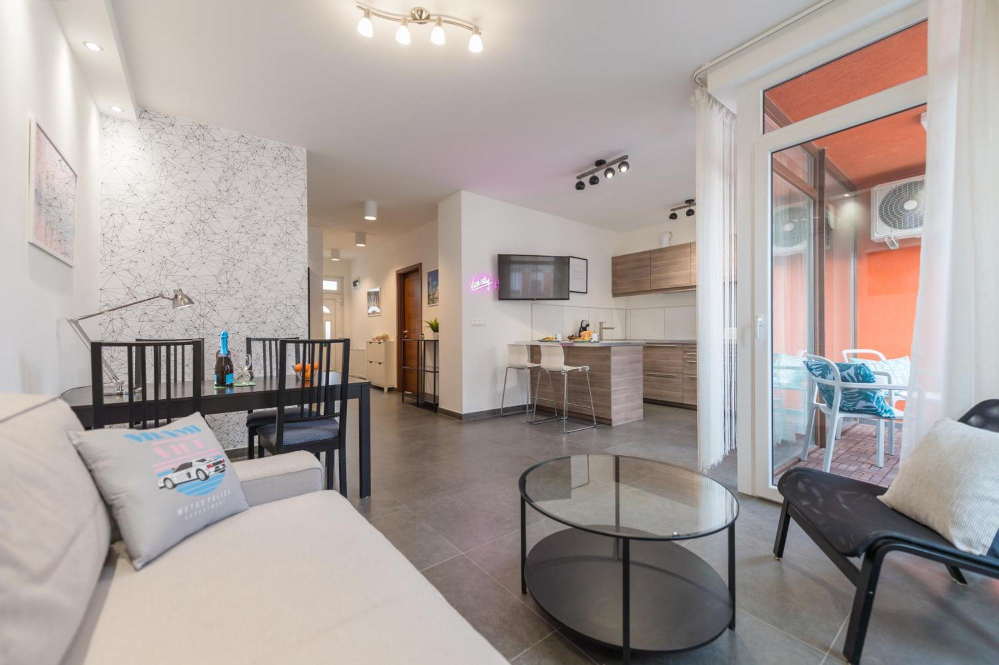 Miami Vice Apartment With Balcony Budapest Eksteriør bilde