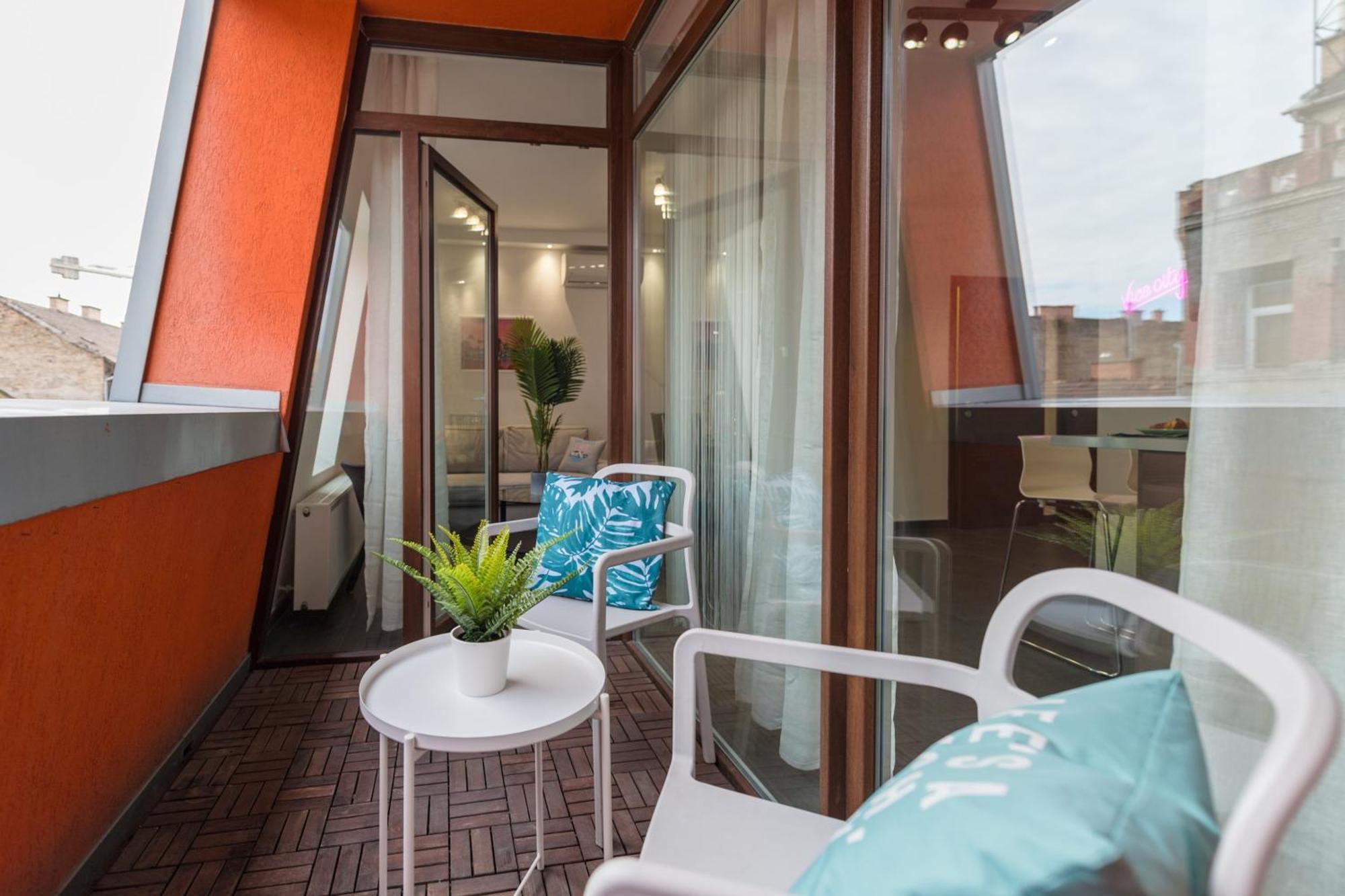 Miami Vice Apartment With Balcony Budapest Eksteriør bilde