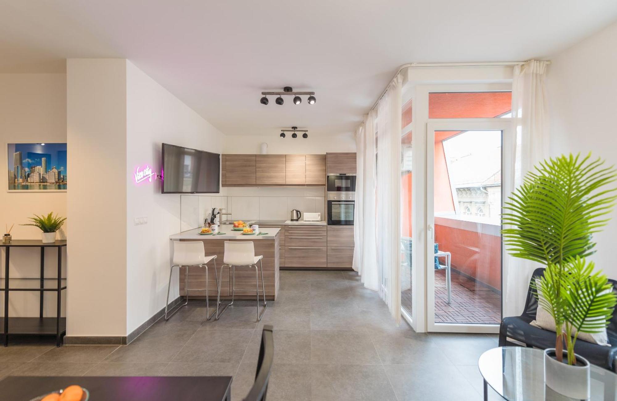 Miami Vice Apartment With Balcony Budapest Eksteriør bilde
